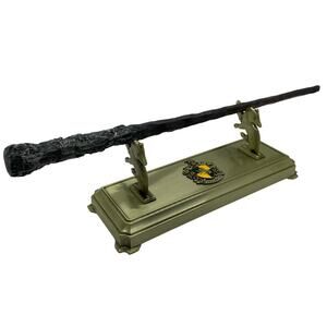 Harry Potter Magic Wand Holder, Hufflepuff, gold badger with crest sturdy metal